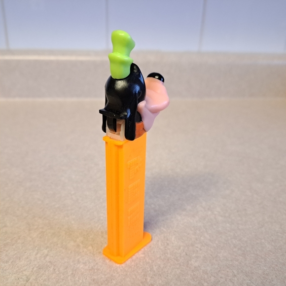 PEZ DISNEY GOOFY CLOSED MOUTH GREEN HAT 5'' EMPTY CANDY DISPENSER - Picture 4 of 6